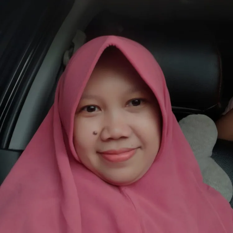 Ibu Titis Wahyuni